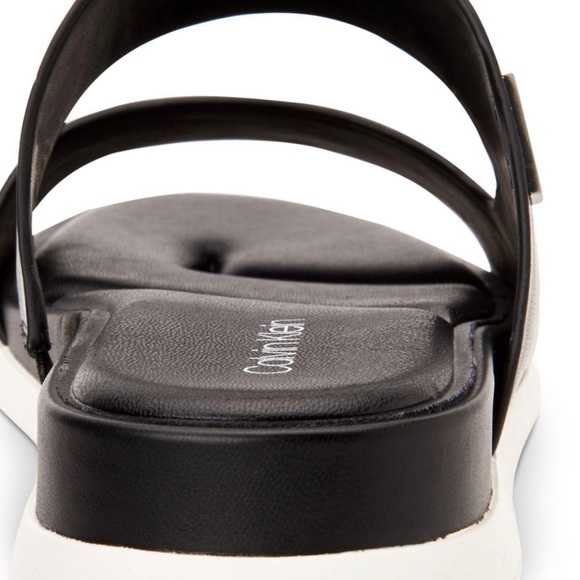 Calvin Klein - Picture 4 of 6